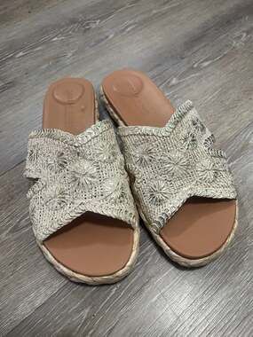 Gentle Souls by Kenneth Cole Tristan Woven Slide 10